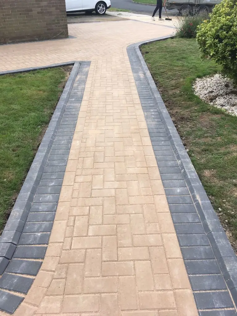 Herringbone paving pattern