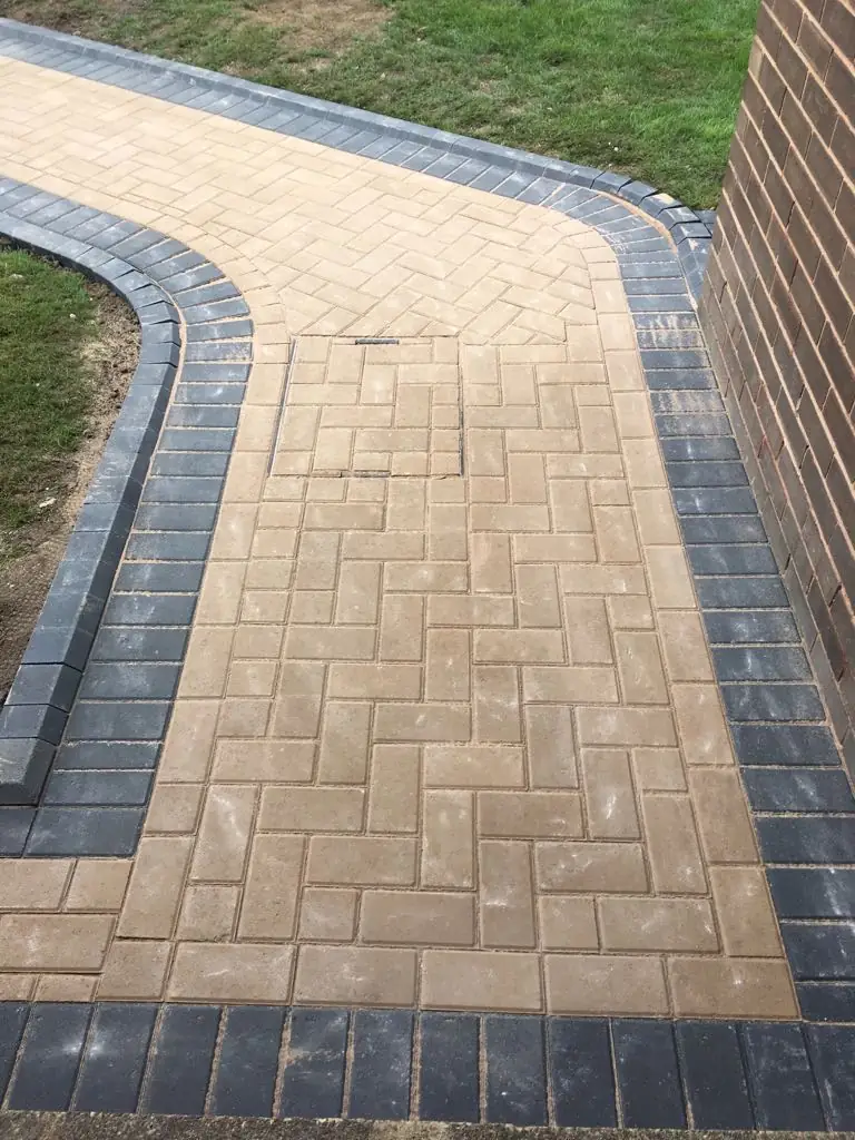 Close view of a paving border