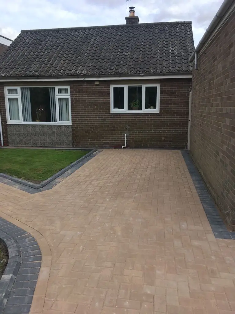 Patterned paved surface